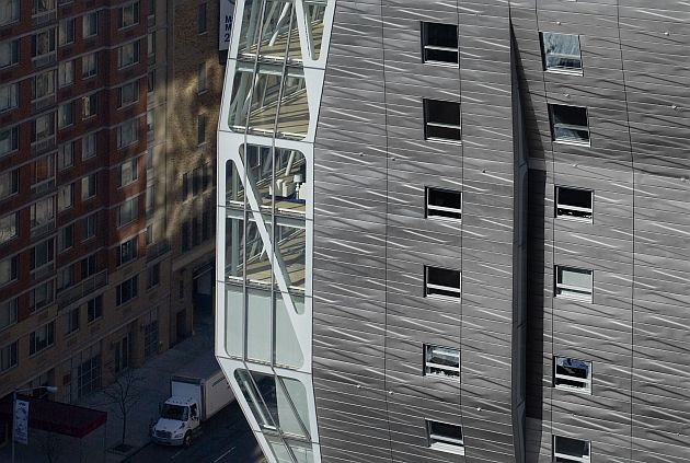 How to build a bright building in a small plot with Rhino